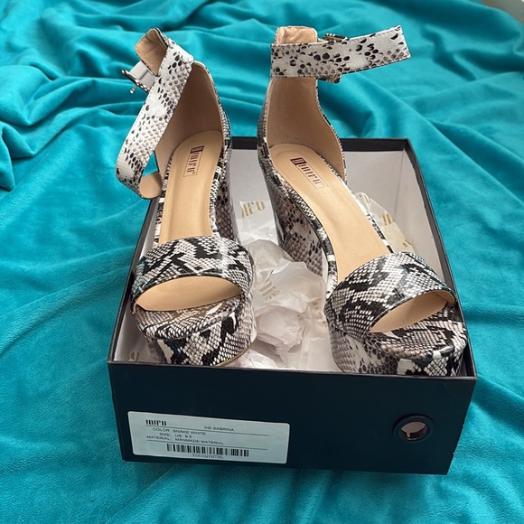 Snakeskin Heels - Picture 9 of 10